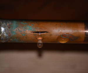 Image os a burse copper pipe with water dripping out of it